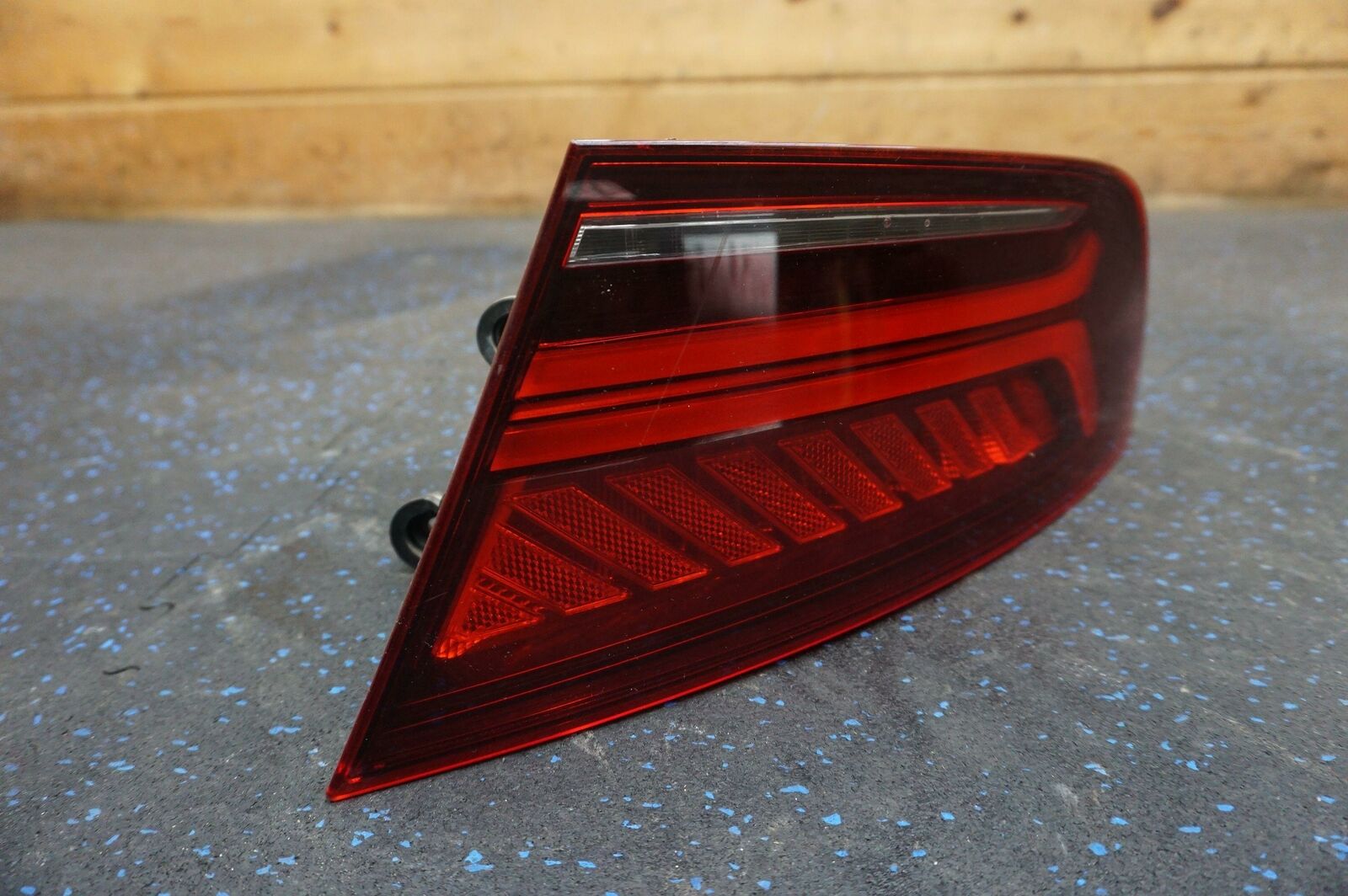 Audi A7 Quattro OEM ULO Outer Right Tail Light 1090004 4G8945096A New